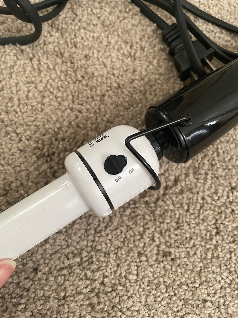 Hot Tools Professional 1-1.5" Black & White Curling Wand - Picture 4 of 6